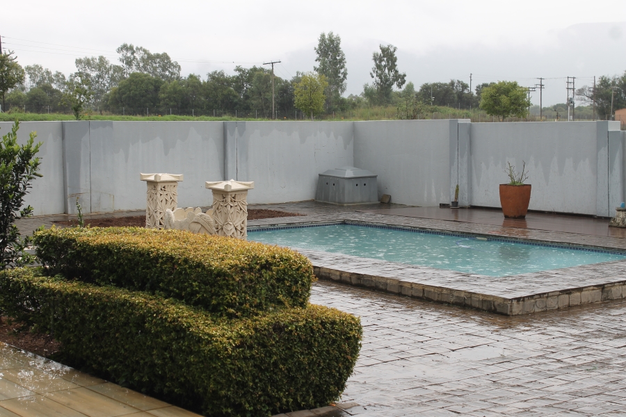 6 Bedroom Property for Sale in The Coves North West